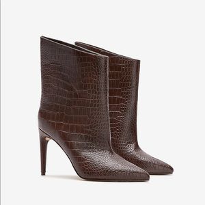 NWOT Snakeskin Textured Asymmetrical Booties